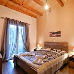 Elizabeth * Ágios Matthaíos